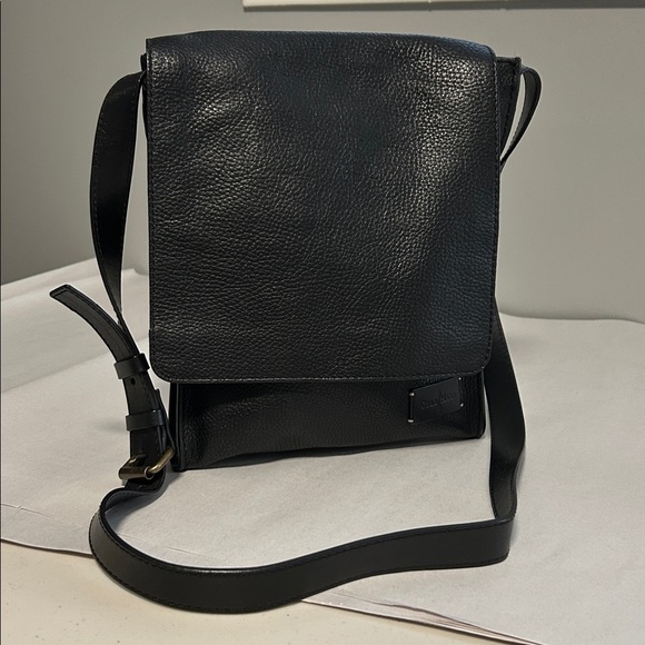 Cole Haan Handbags - Cole Haan Greenwich Black Leather Newspaper Crossbody Travel Bag
